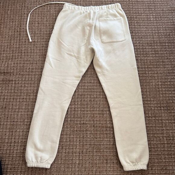 Fear of God Essentials Cream Sweatpants Small | Minimal Logo Fleece Joggers - Picture 4 of 6